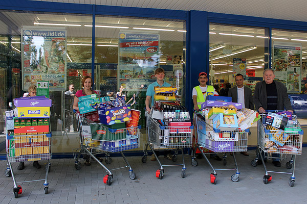 Glückliche Gesichter: Speedshopping bei LIDL in Berlin