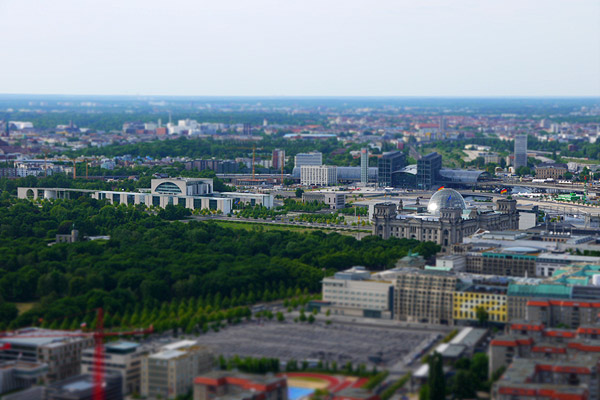 Reichstag und Bundeskanzleramt von oben